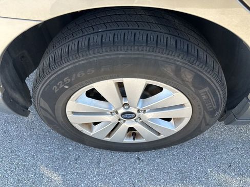 Used 2019 Subaru Outback 2.5i Premium image 13