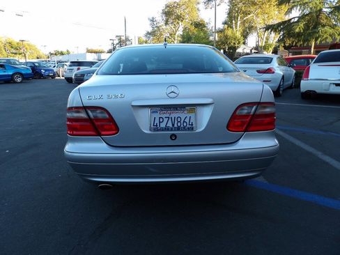 Used 2001 Mercedes-Benz CLK 320 Coupe image 10