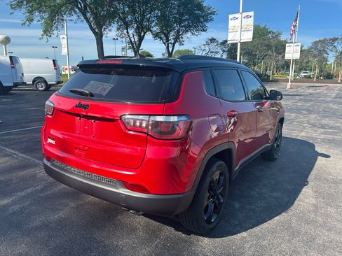 Used 2018 Jeep Compass Latitude w/ Popular Equipment Group AWD/4WD image 5