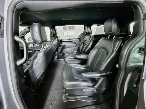 Used 2021 Chrysler Pacifica Touring-L w/ S Appearance Package FWD image 25