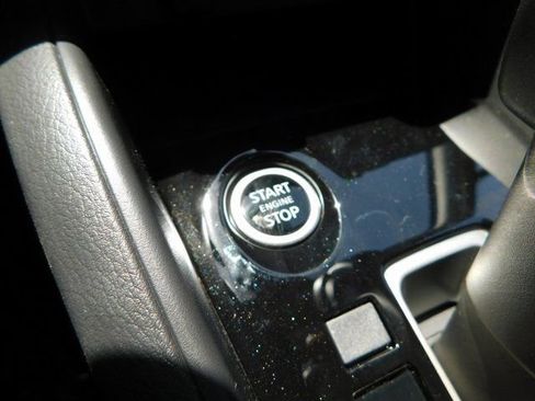 Used 2025 Nissan Versa SV w/ Trunk Package image 24