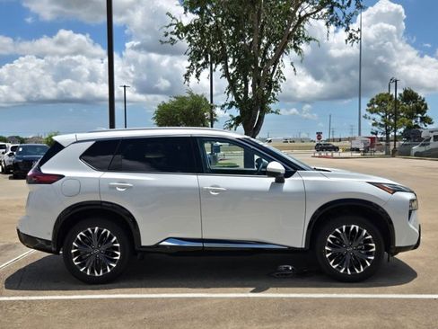 Used 2026 Nissan Rogue Platinum w/ Platinum Premium Package AWD/4WD image 4