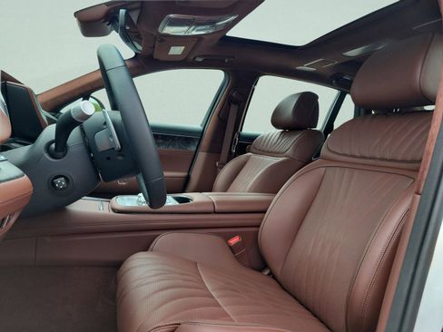 Used 2025 Genesis G90 3.5T AWD/4WD image 24