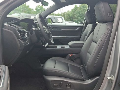 Used 2026 GMC Acadia Elevation w/ Elevation Premium Package AWD/4WD image 17