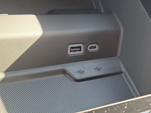 New 2026 Chevrolet Suburban LS image 10