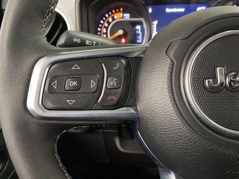 Used 2025 Jeep Wrangler Sahara image 20