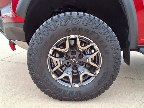 Used 2024 Chevrolet Colorado ZR2 w/ Safety Package image 11