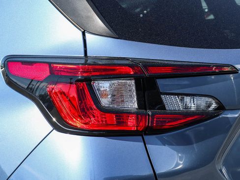 Used 2024 Subaru Crosstrek 2.0i Premium image 9