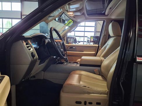 Used 2017 Ford Expedition Limited w/ Equipment Group 301A AWD/4WD image 21