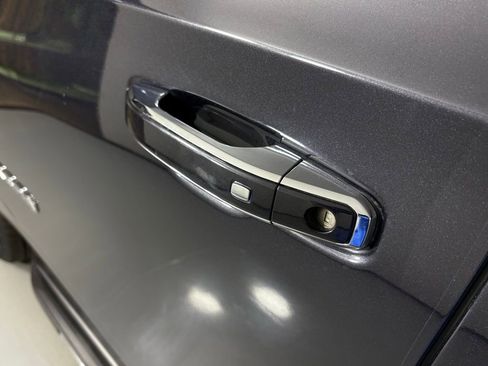 Used 2025 Chevrolet Suburban Premier image 14