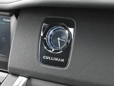 Used 2023 Rolls-Royce Cullinan w/ Technology Package image 35