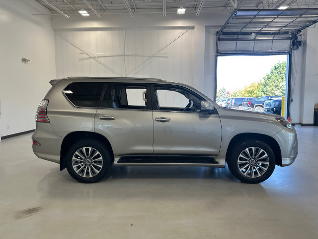 Used 2021 Lexus GX 460 Luxury w/ Accessory Package AWD/4WD image 4