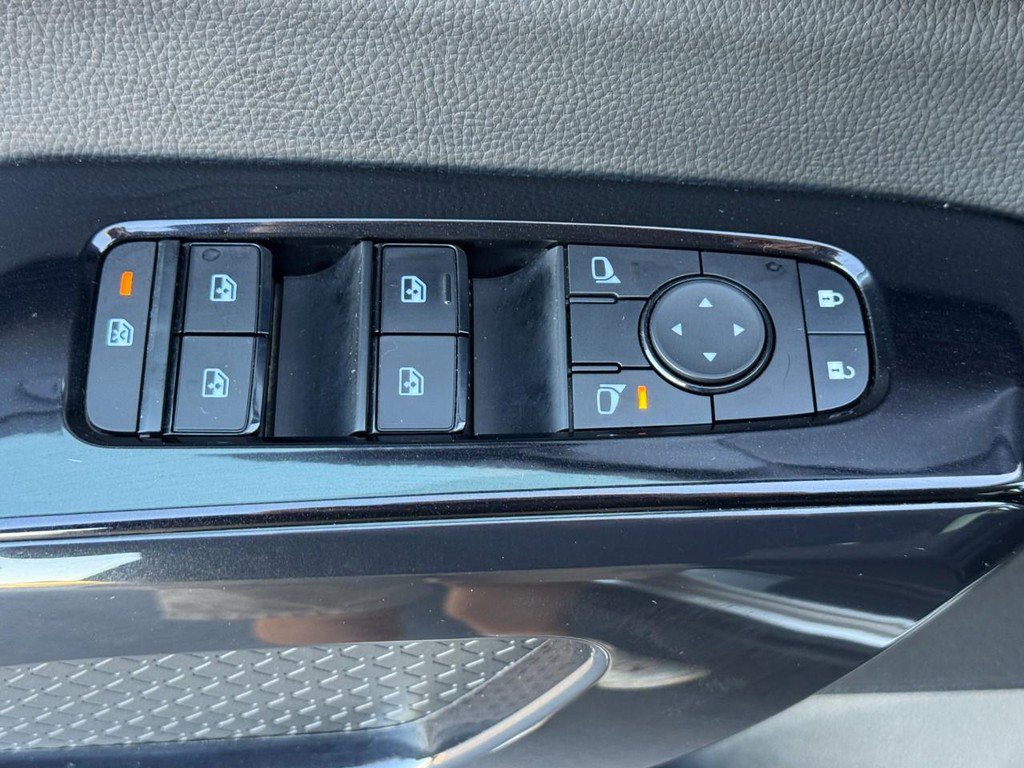 Used 2022 Nissan Pathfinder SV AWD/4WD image 32