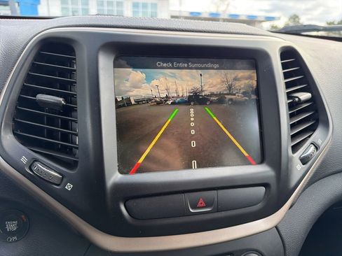 Used 2017 Jeep Cherokee 75th Anniversary image 10