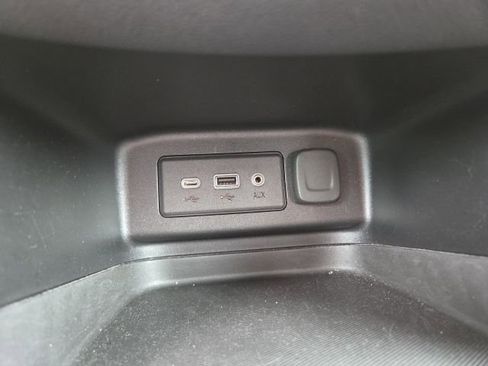 Used 2020 Chevrolet Equinox LT w/ Driver Convenience Package image 10