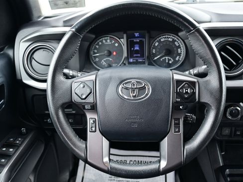 Used 2019 Toyota Tacoma TRD Off-Road image 17