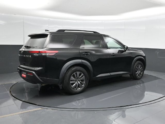 Used 2025 Nissan Pathfinder SV FWD image 3
