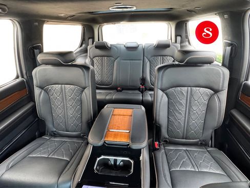 Used 2024 Jeep Grand Wagoneer Series III AWD/4WD image 22