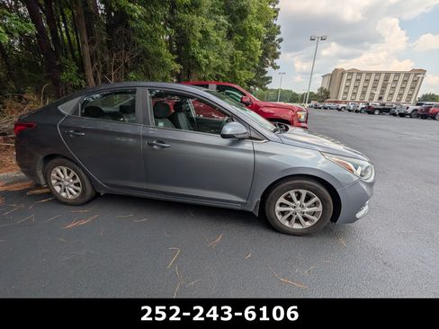 Used 2019 Hyundai Accent SEL FWD image 2