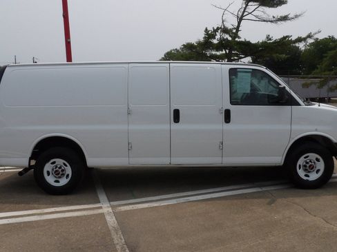 Used 2020 GMC Savana 2500 Extended w/ Driver Convenience Package RWD image 2