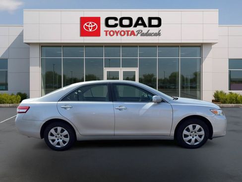 Used 2010 Toyota Camry LE FWD image 6