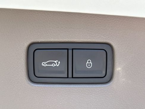 Used 2026 Genesis GV70 2.5T Advanced image 19