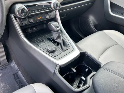 Used 2023 Toyota RAV4 XLE Premium image 18