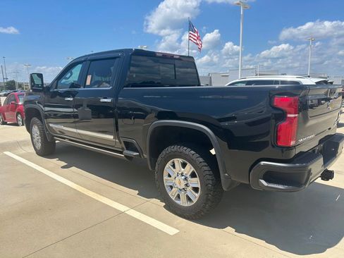 Used 2025 Chevrolet Silverado 2500 High Country w/ High Country Premium Package AWD/4WD image 9