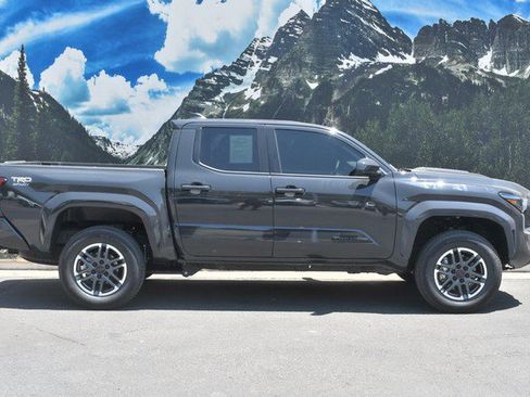 Used 2025 Toyota Tacoma TRD Sport AWD/4WD image 2