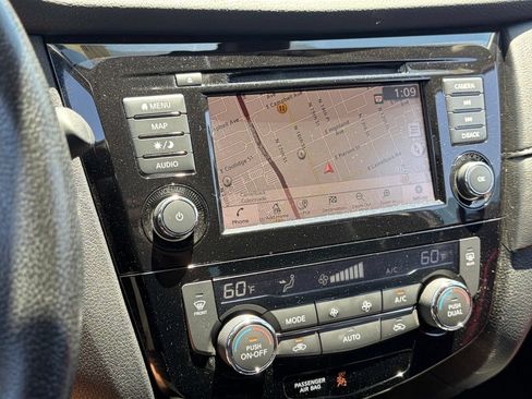 Used 2020 Nissan Rogue SV w/ Premium Package FWD image 10