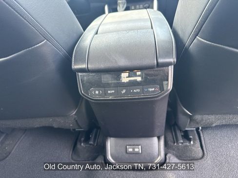 Used 2023 Toyota Highlander XLE FWD image 13