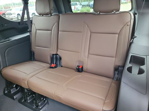 New 2026 Chevrolet Suburban High Country image 12