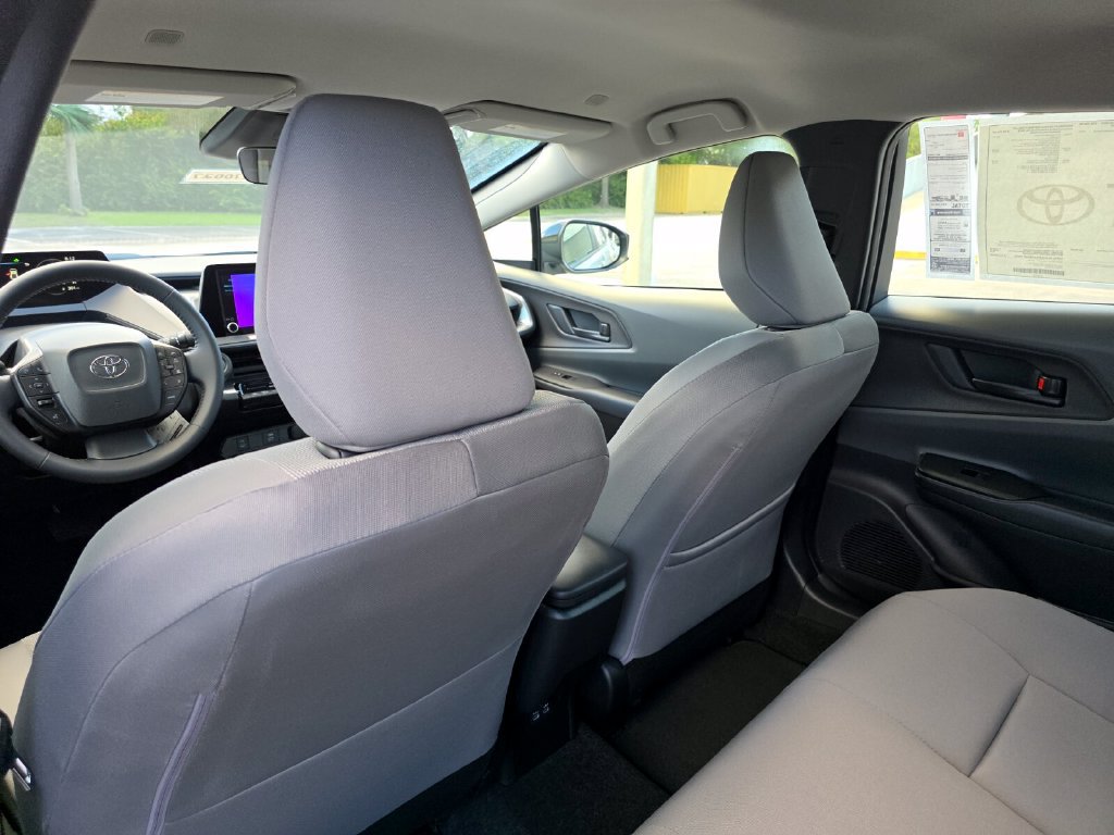 New 2027 Toyota Prius LE FWD image 22