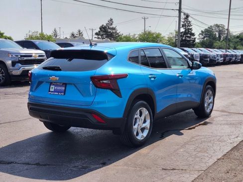 Used 2026 Chevrolet Trax LS w/ LS Convenience Package FWD image 5