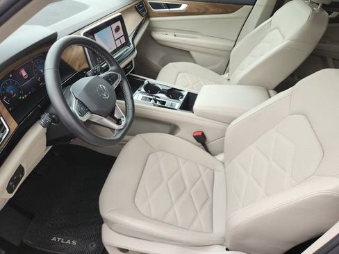 Used 2024 Volkswagen Atlas SE FWD image 11
