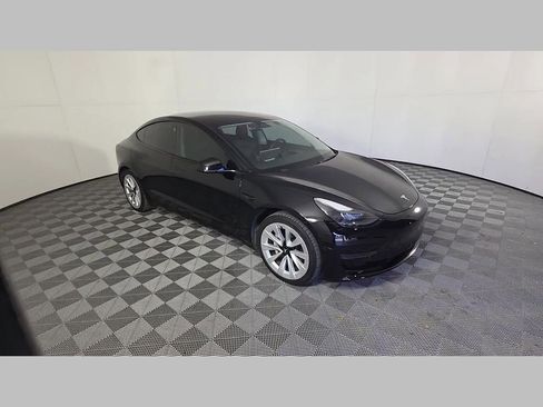 Used 2022 Tesla Model 3 Standard Range image 31