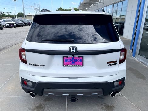 Used 2023 Honda Passport TrailSport image 3