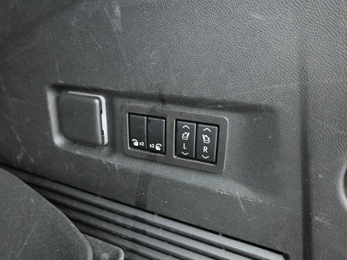 Used 2023 GMC Yukon XL Denali w/ Denali Reserve Package image 26