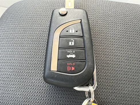 Used 2020 Toyota Corolla LE FWD image 29