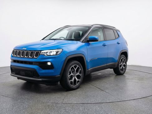 Used 2025 Jeep Compass Limited AWD/4WD image 3