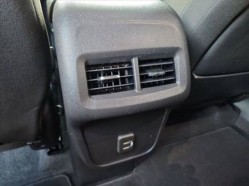 Used 2024 GMC Terrain SLE w/ Elevation Edition FWD image 16