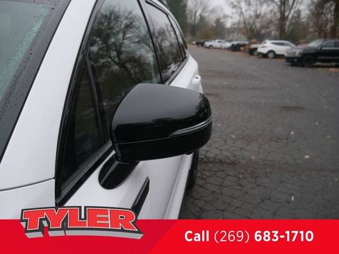 Used 2025 Kia Sorento SX Prestige w/ Olive Brown Leather Package image 11