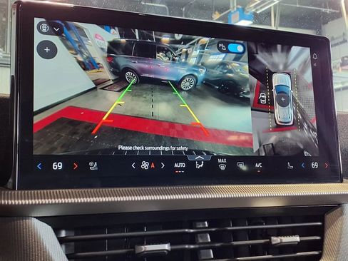 Used 2025 Ford Explorer ST-Line w/ ST-Line Street Pack image 23