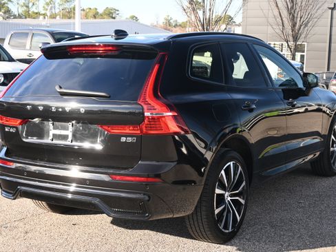 Used 2025 Volvo XC60 B5 Plus image 13