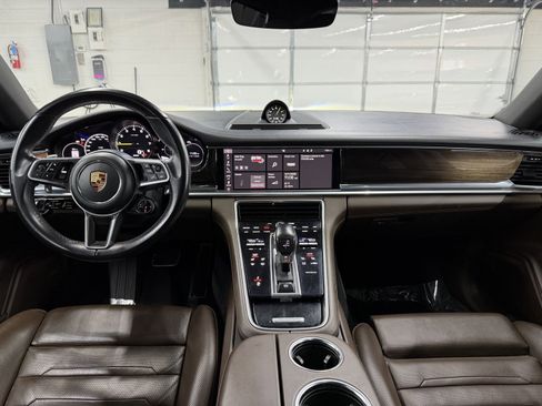 Used 2019 Porsche Panamera 4 image 12