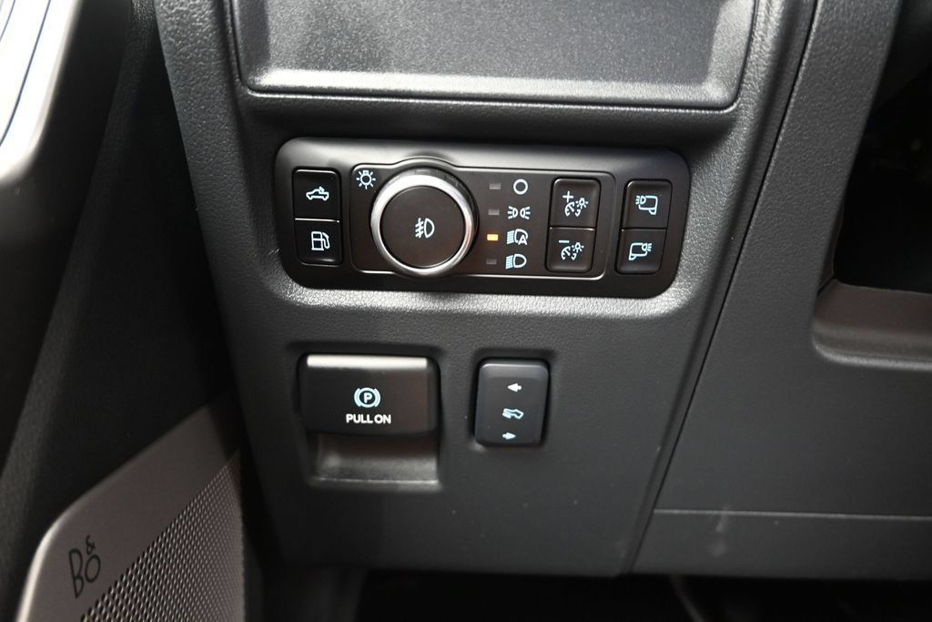 Used 2025 Ford F150 Lariat w/ Equipment Group 501A Mid AWD/4WD image 17