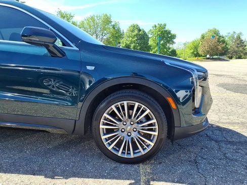 Used 2024 Cadillac XT4 Premium Luxury w/ Cold Weather Package AWD/4WD image 25