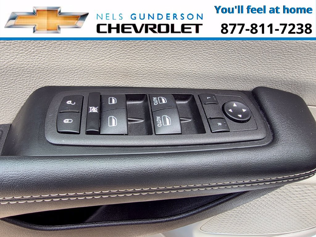Used 2024 Chrysler Pacifica Touring-L FWD image 23