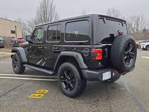 Used 2022 Jeep Wrangler Unlimited Sahara image 4