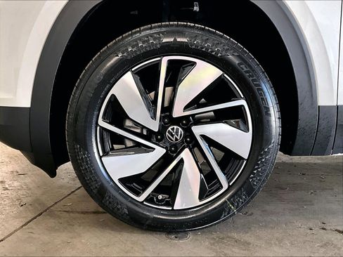 New 2026 Volkswagen Atlas SE image 14